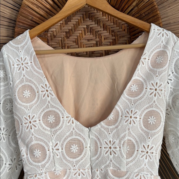 White Elliatt romper small NWT - Picture 4 of 6